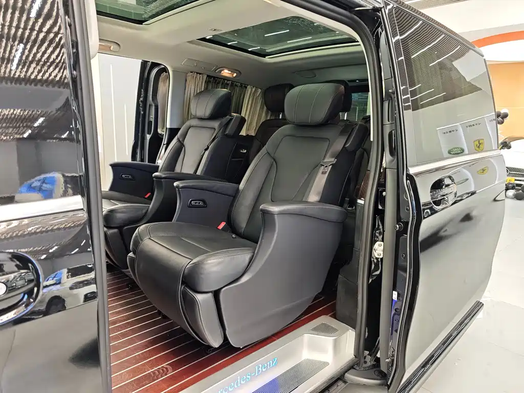 Mercedes-Benz V-Class 2020 — фото 10