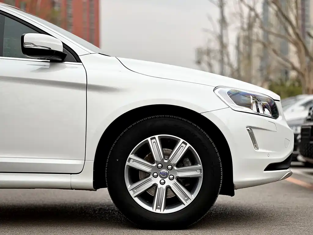 Volvo XC60 2017 — фото 39
