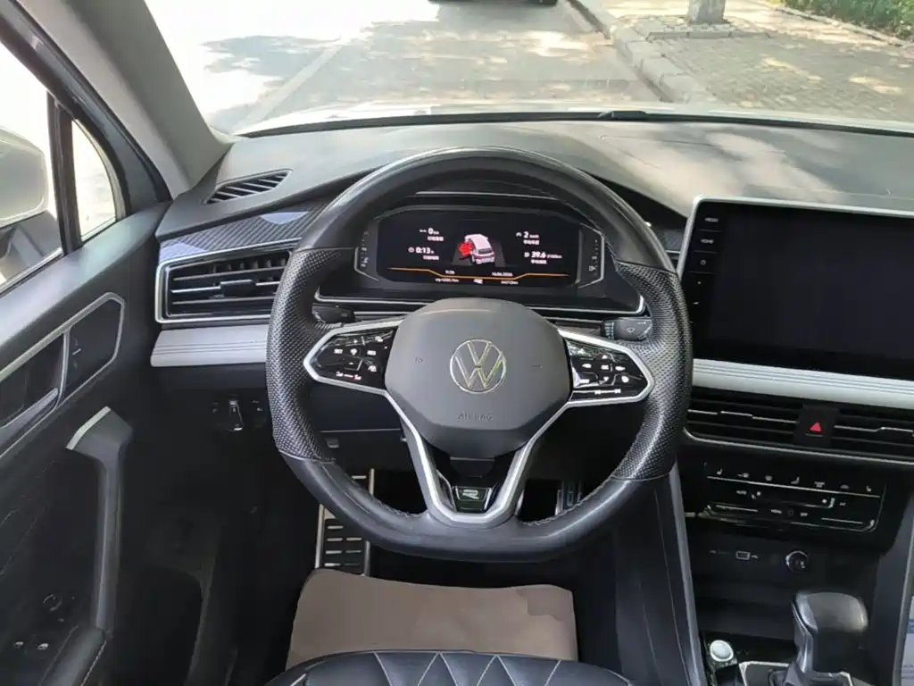 Volkswagen Tiguan L 2023 — фото 11