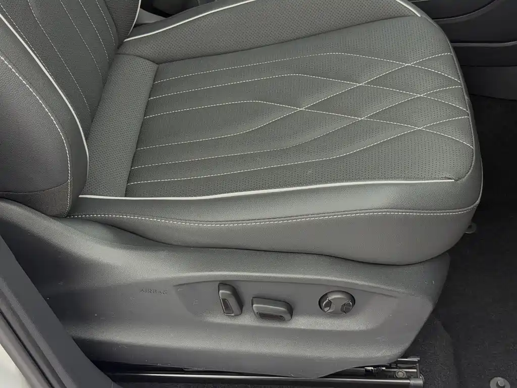 Volkswagen Tiguan L 2023 — фото 23