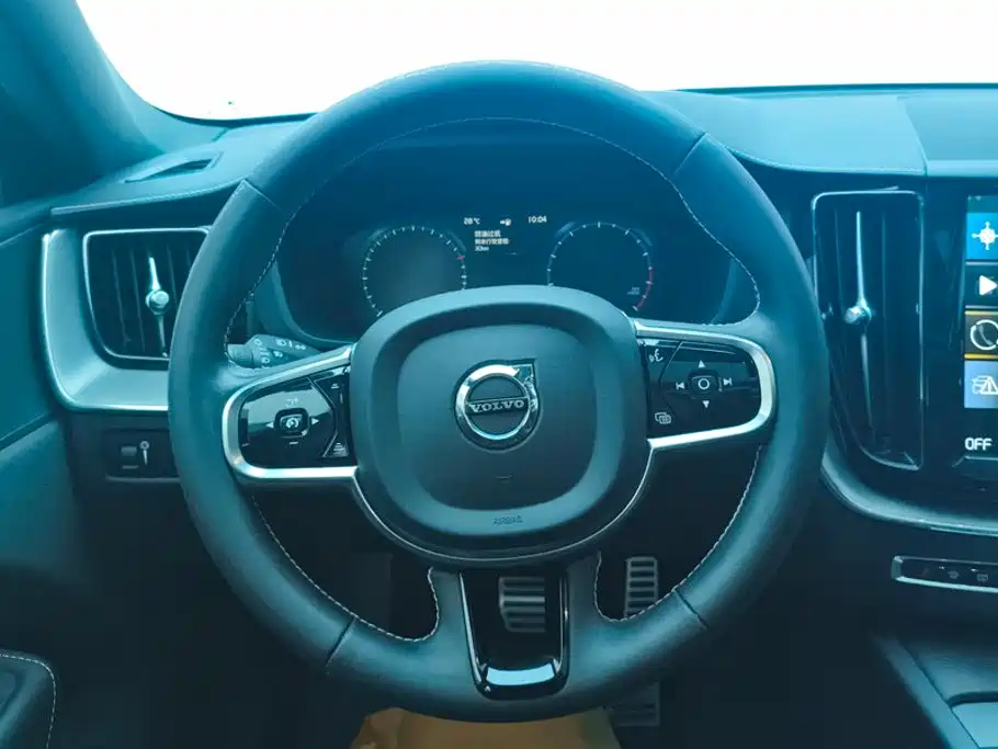 Volvo XC60 2021 — фото 15