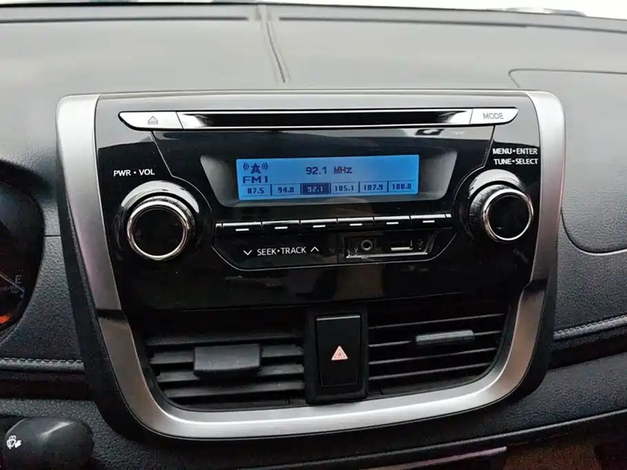 Toyota Yaris L 2017 — фото 13