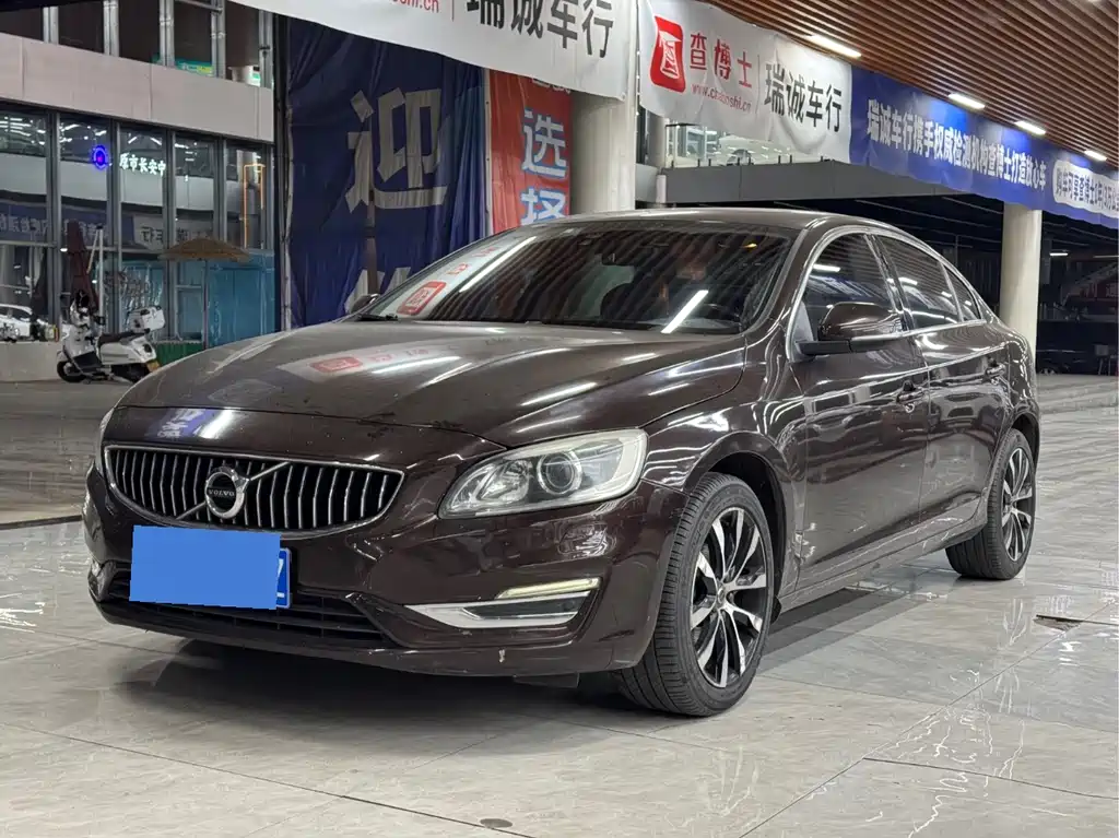 Volvo S60 2018 — фото 1