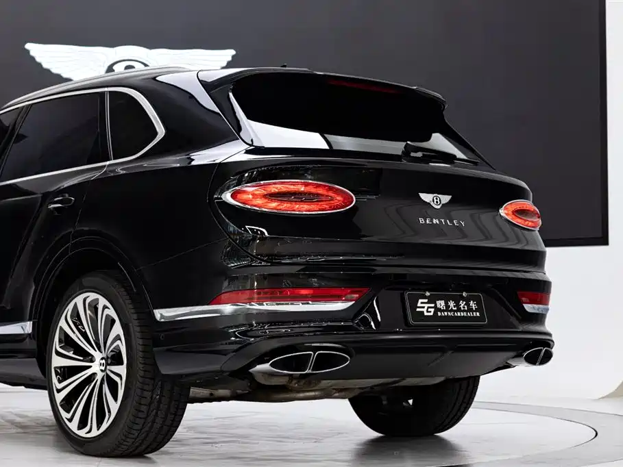 Bentley Bentayga 2023 — фото 19
