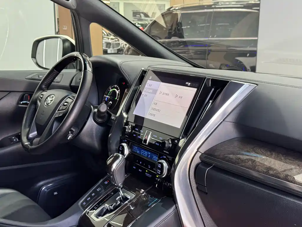 Toyota Vellfire 2021 — фото 19