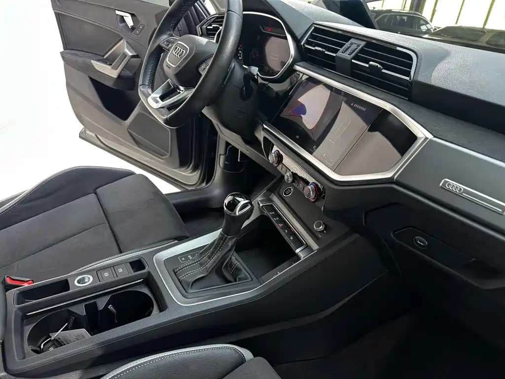 Audi Q3 2022 — фото 18