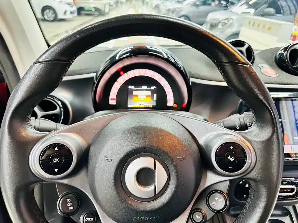 smart Fortwo 2018 — фото 39