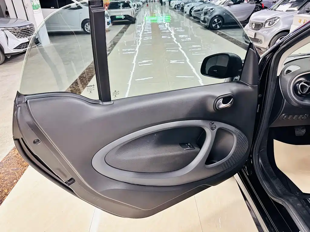 smart Fortwo 2018 — фото 23