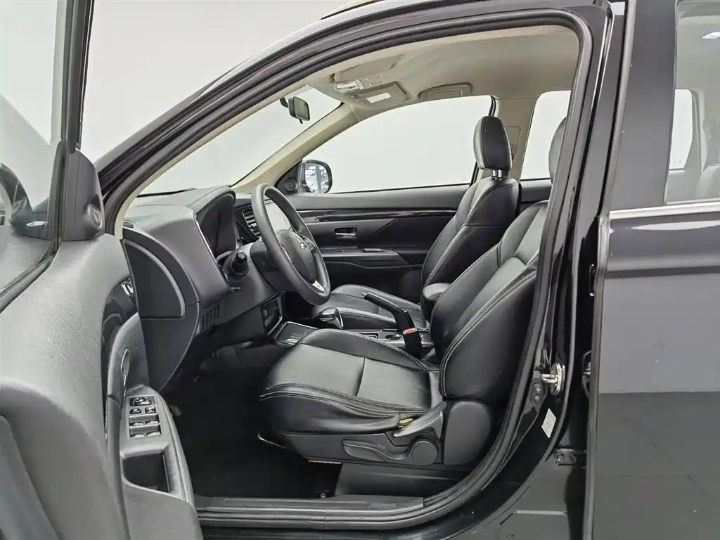 Mitsubishi Outlander 2021 — фото 10