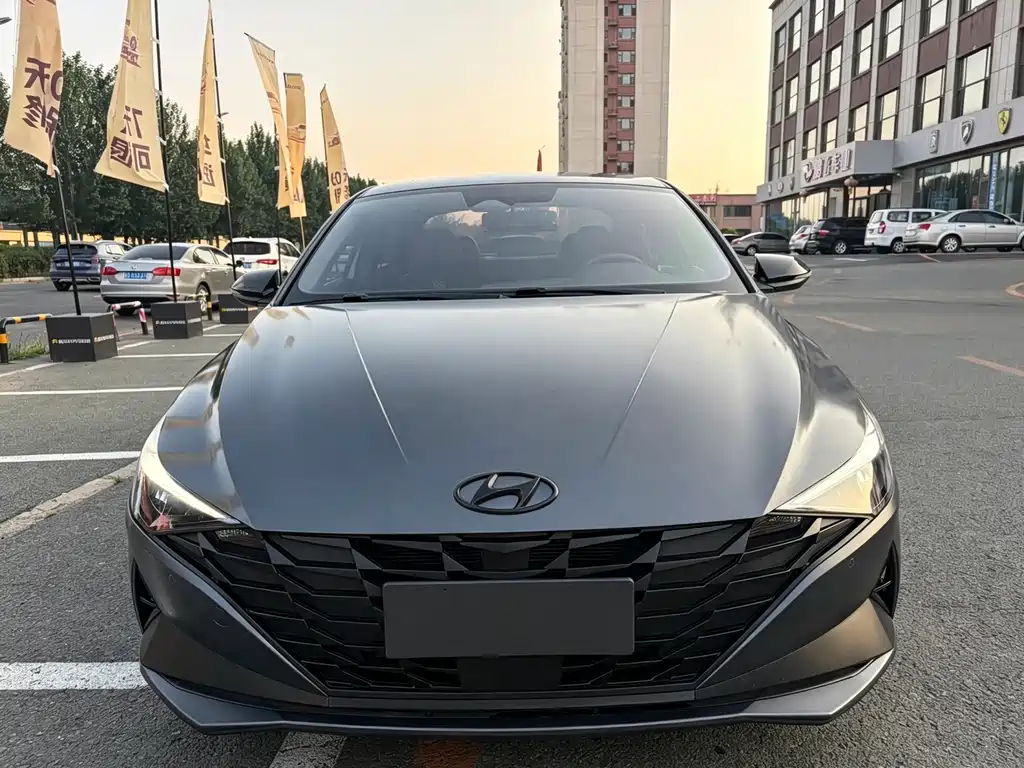 Hyundai Elantra 2022