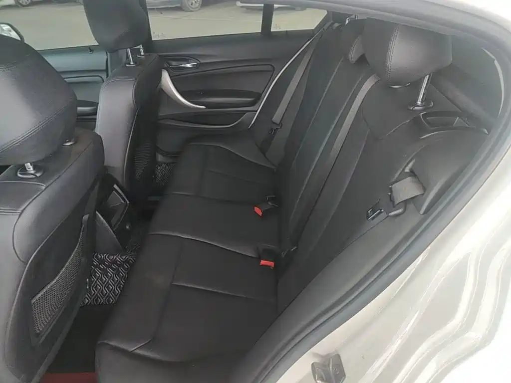 BMW 1 Series 2019 — фото 13