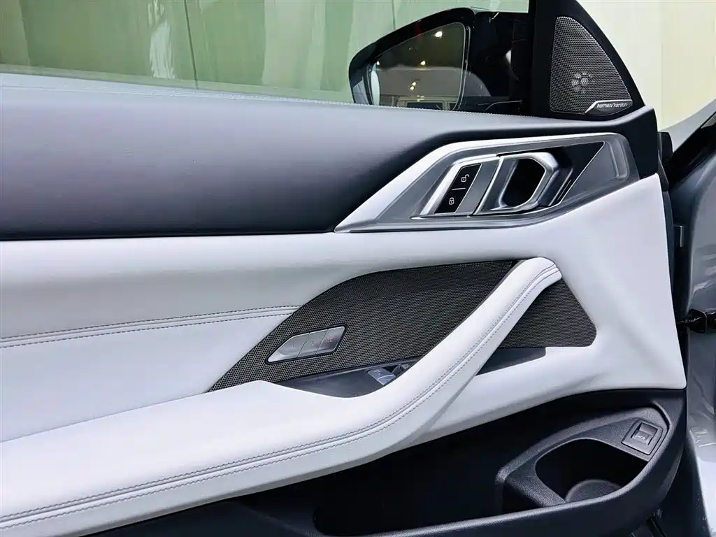 BMW M4 2025 — фото 11