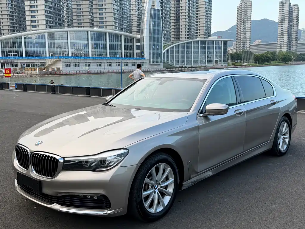 BMW 7 Series 2017 — фото 1