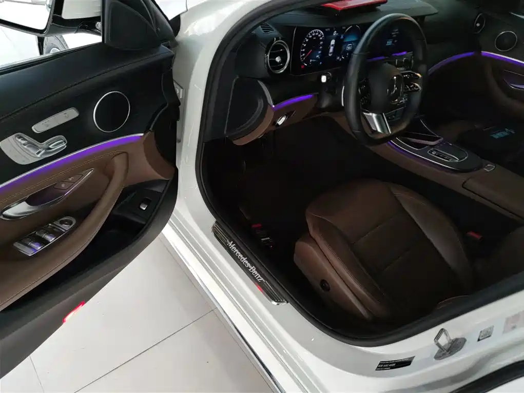Mercedes-Benz E-Class 2023 — фото 12