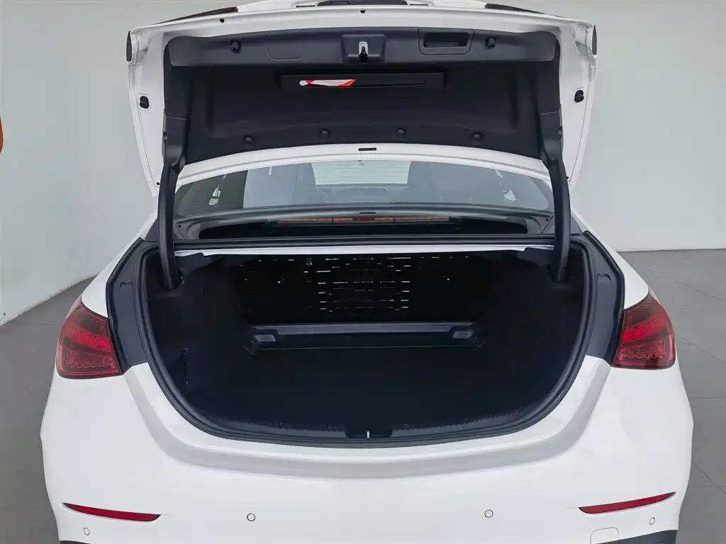 Mercedes-Benz C-Class 2022 — фото 16