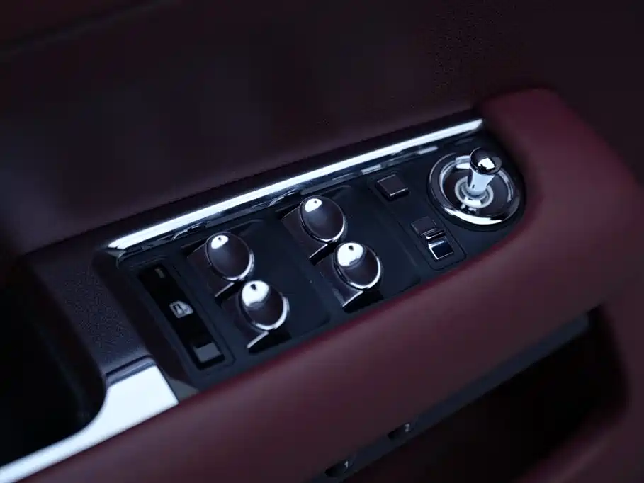Rolls-Royce Wraith 2017 — фото 19