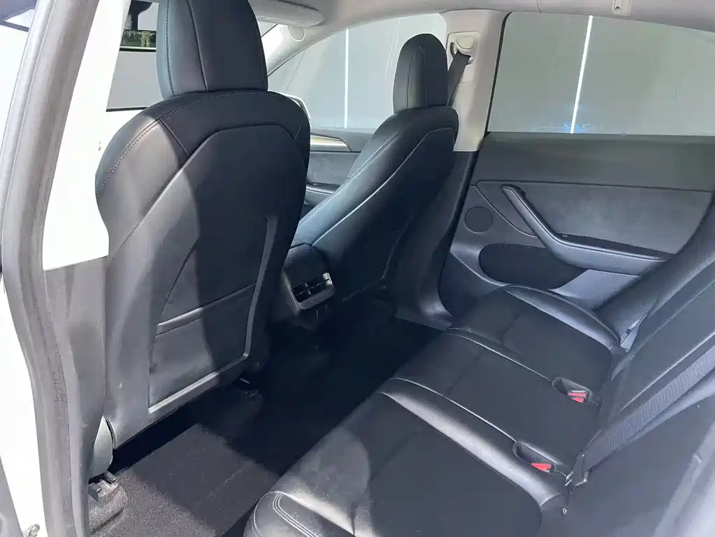 Tesla Model Y 2021 — фото 10
