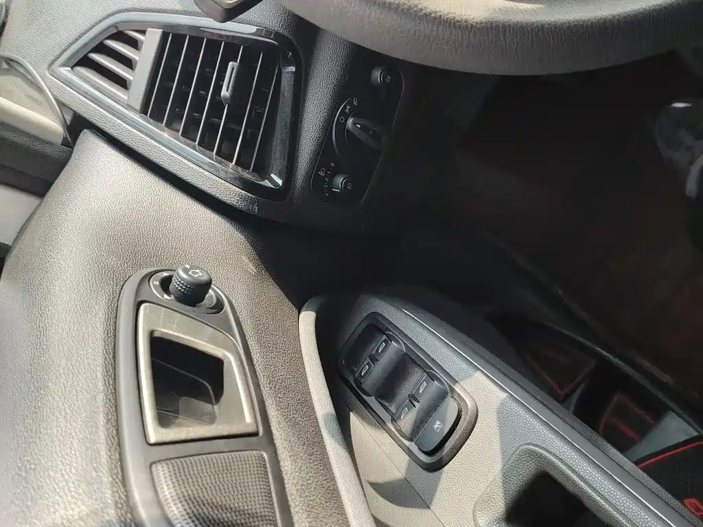 Ford Ecosport 2015 — фото 21