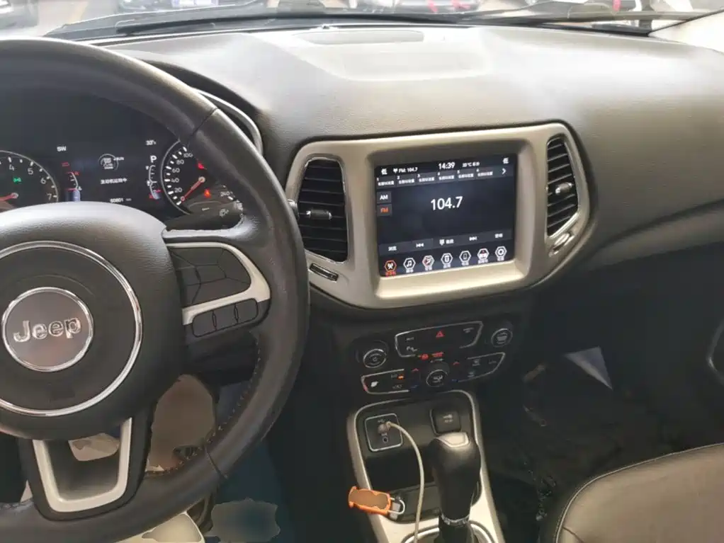 Jeep Compass 2019 — фото 10