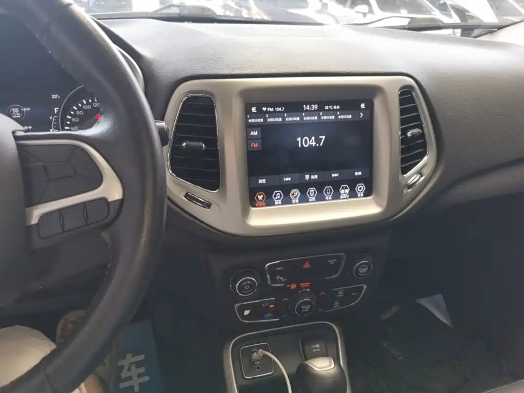 Jeep Compass 2019 — фото 13