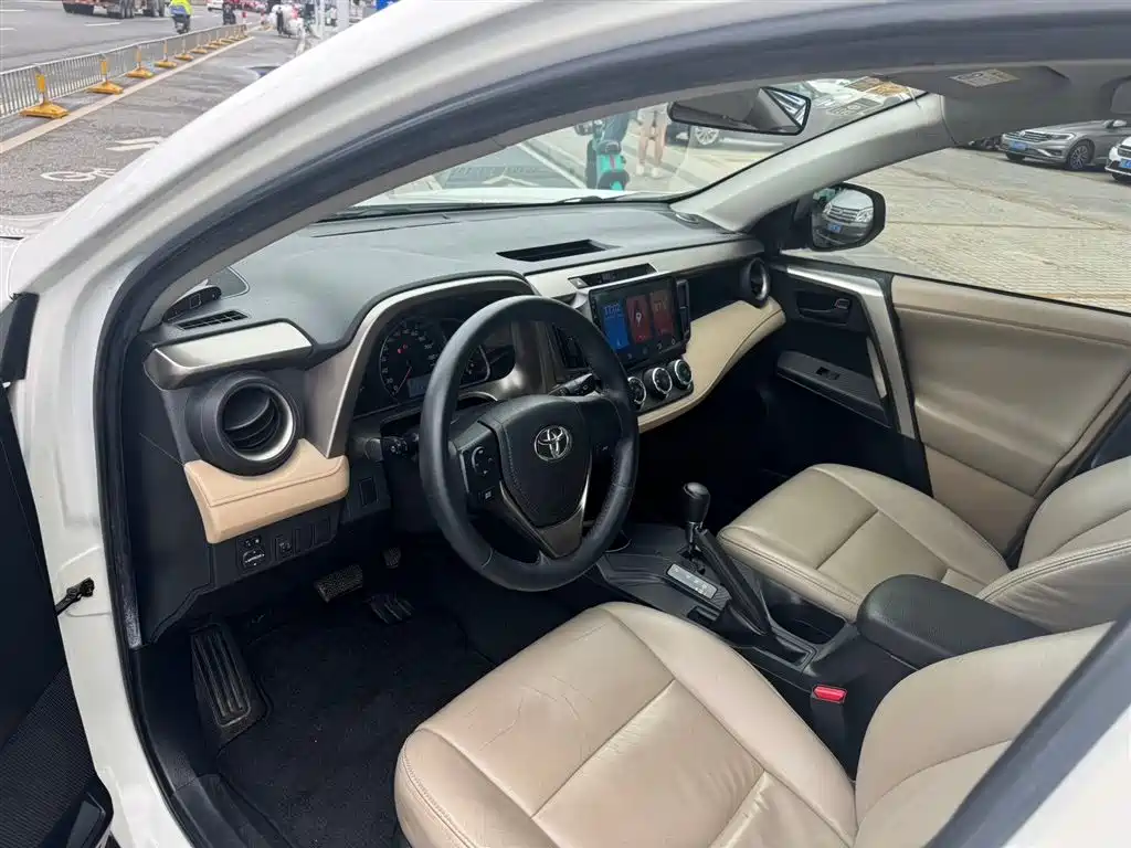 Toyota RAV4 2015 — фото 8