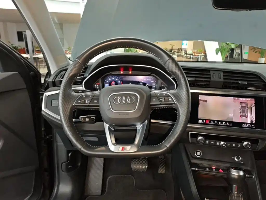 Audi Q3 Sportback 2021 — фото 11