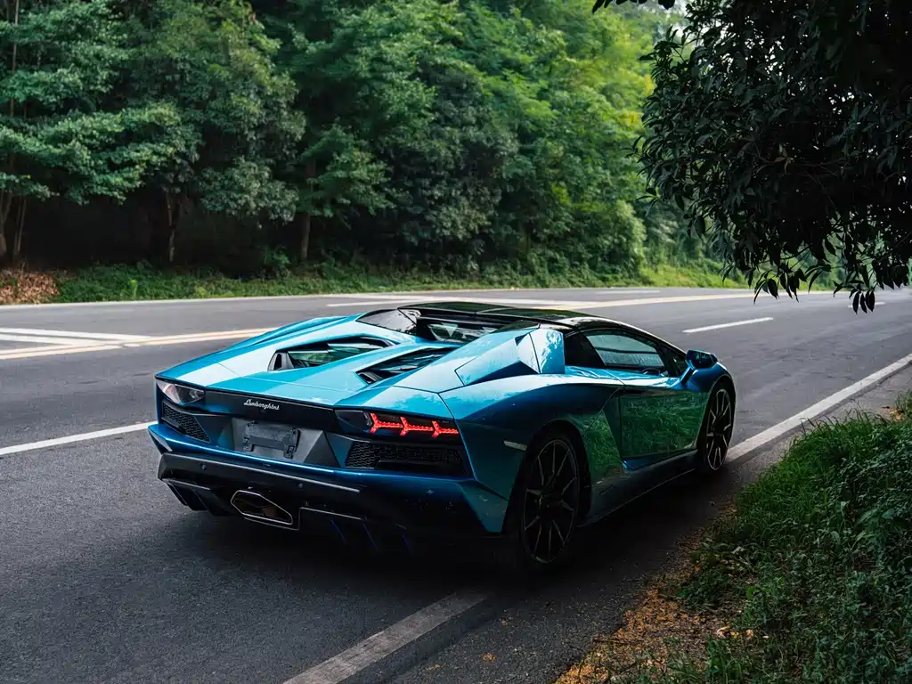 Lamborghini Aventador 2019 — фото 10