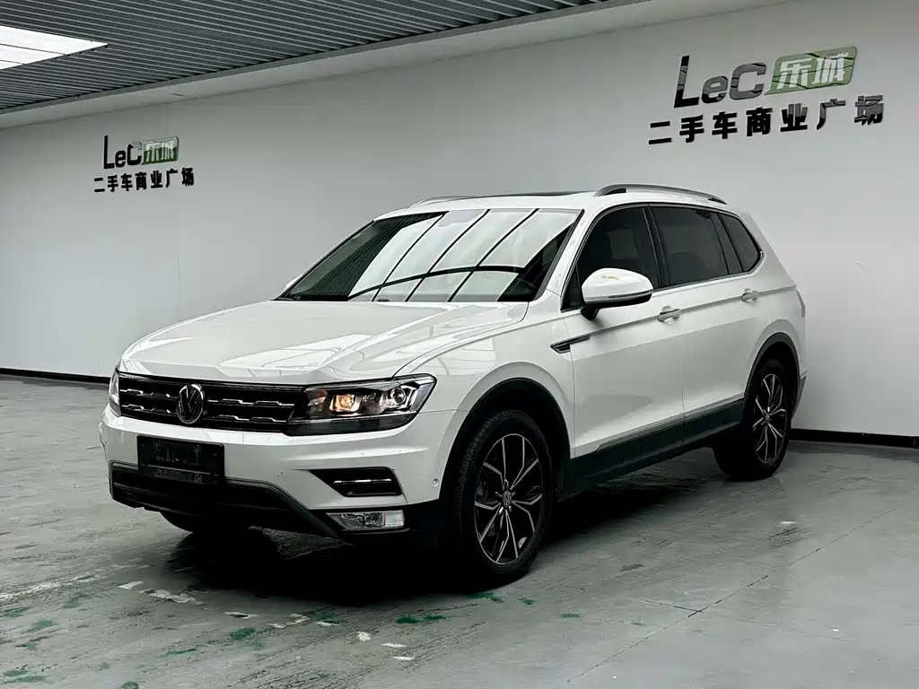 Volkswagen Tiguan L 2020 — фото 1