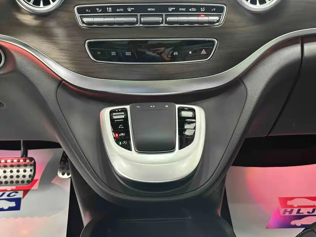 Mercedes-Benz V-Class 2021 — фото 13