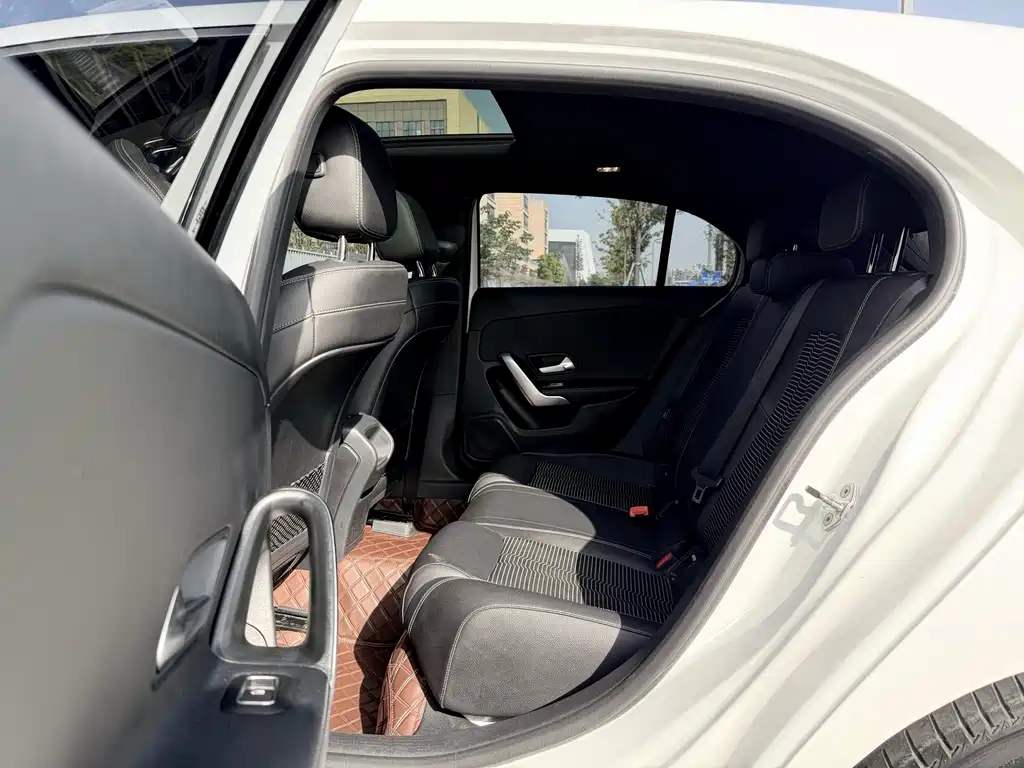 Mercedes-Benz A-Class 2019 — фото 15