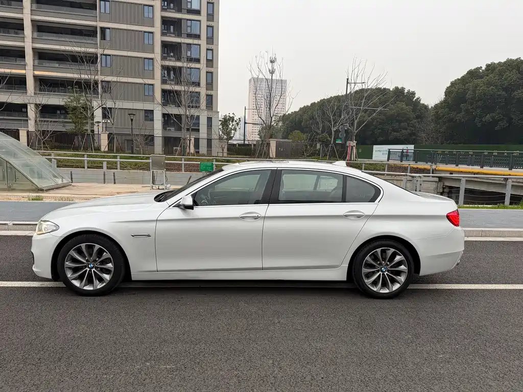 BMW 5 Series 2017 — фото 3