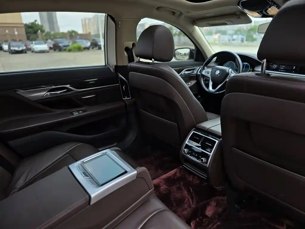 BMW 7 Series 2016 — фото 13