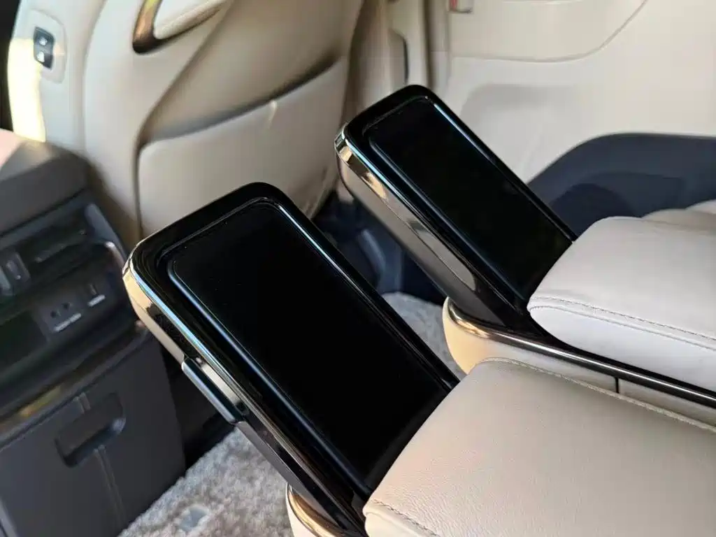 Toyota Alphard 2023 — фото 9