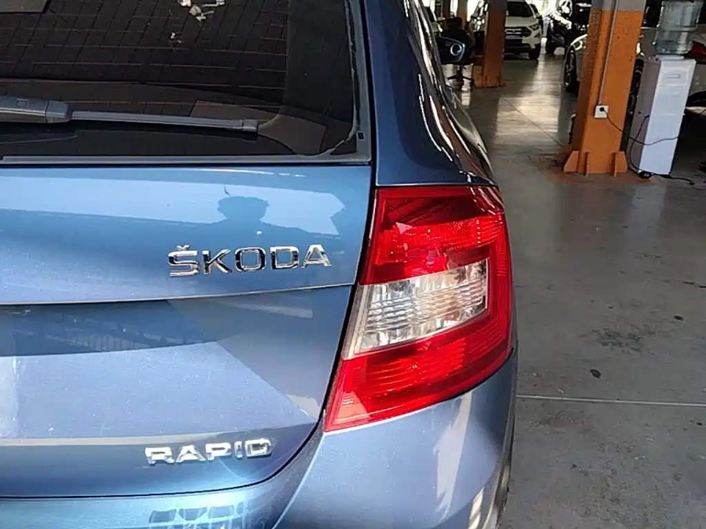 Skoda Rapid Spaceback 2014 — фото 8
