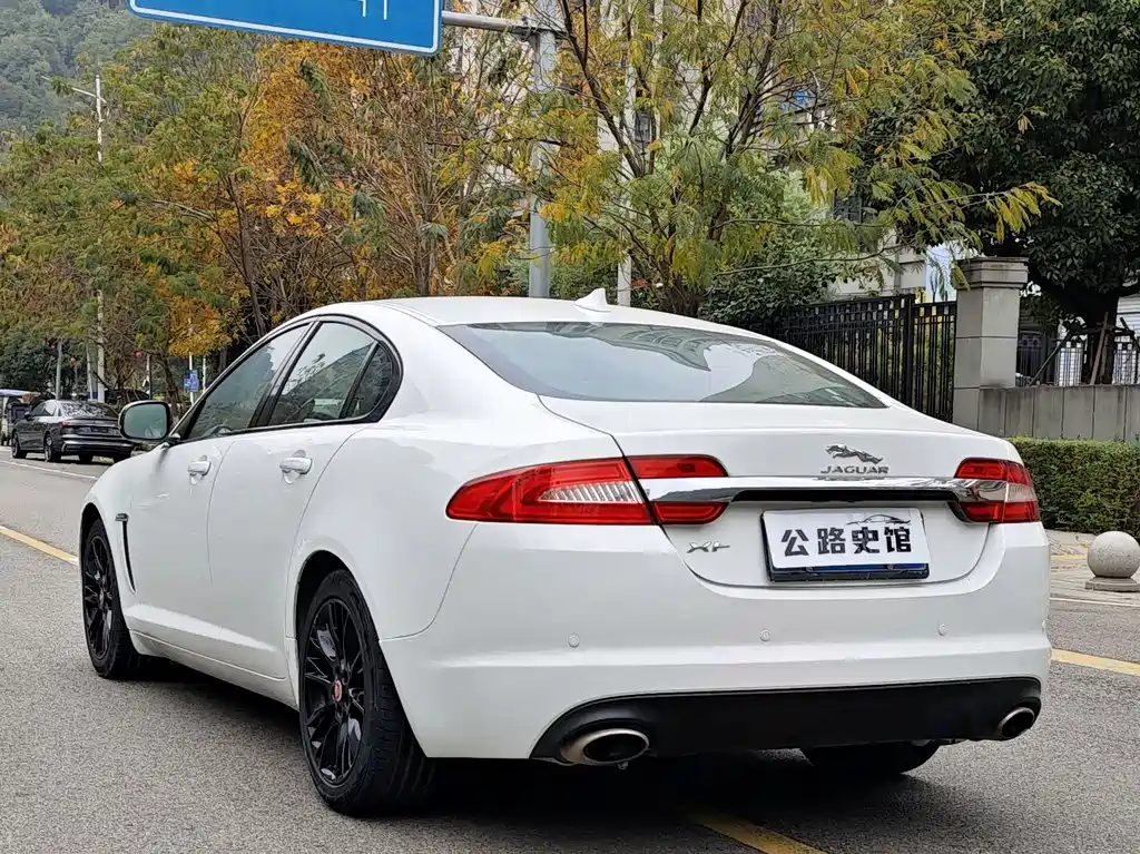 Jaguar XF 2014 — фото 3