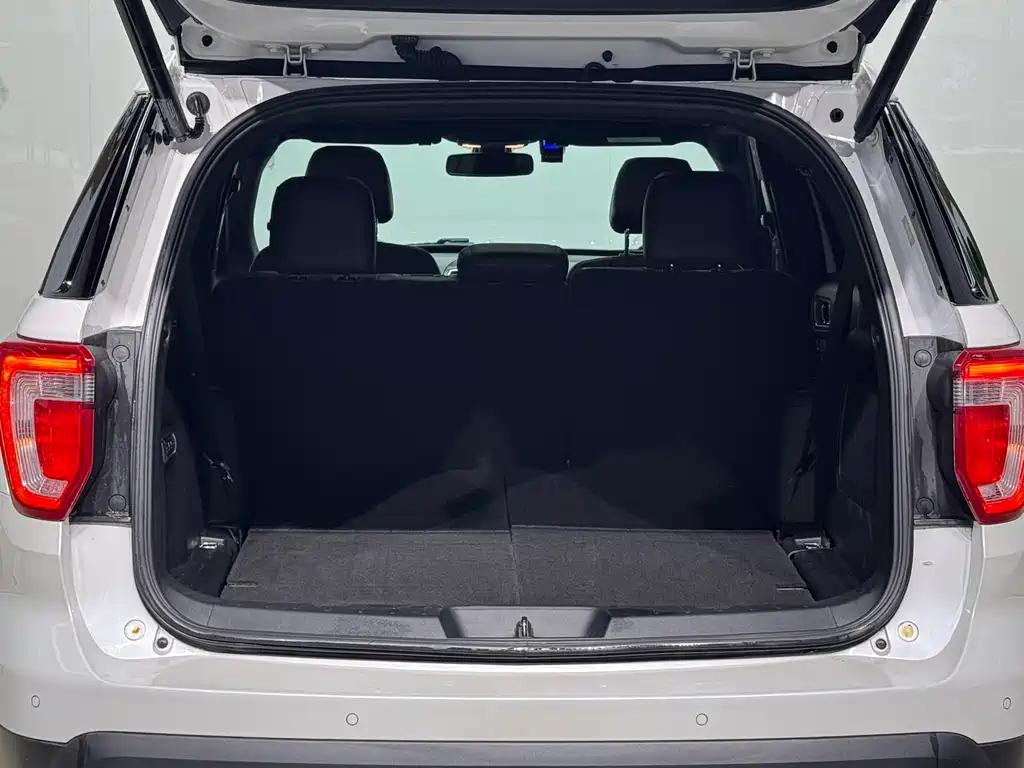 Ford Explorer 2018 — фото 20
