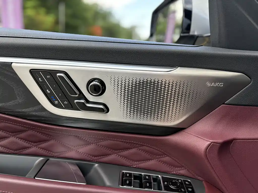 Cadillac CT6 2023 — фото 12