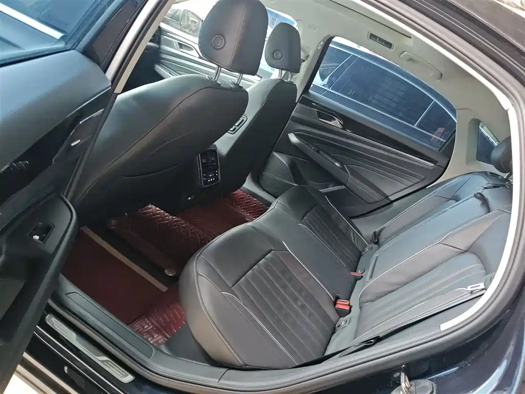 Volkswagen Passat 2023 — фото 17
