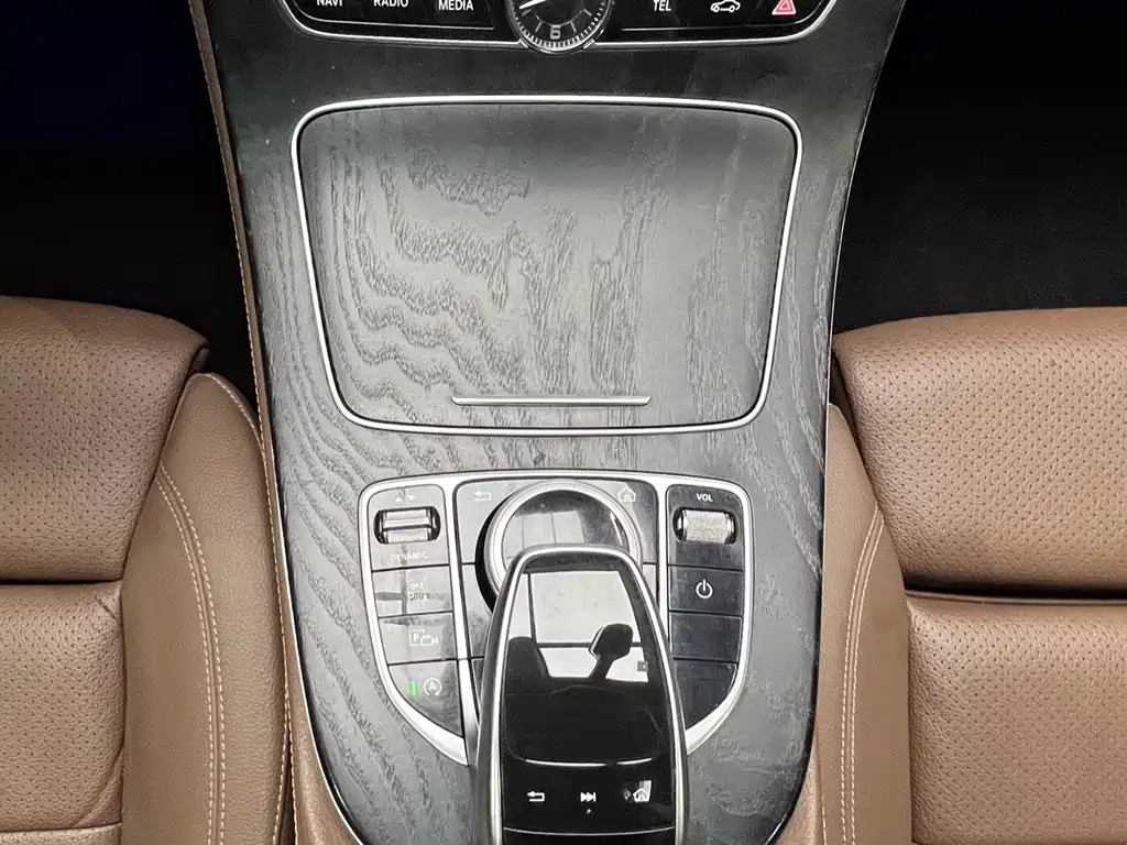 Mercedes-Benz E-Class 2018 — фото 16