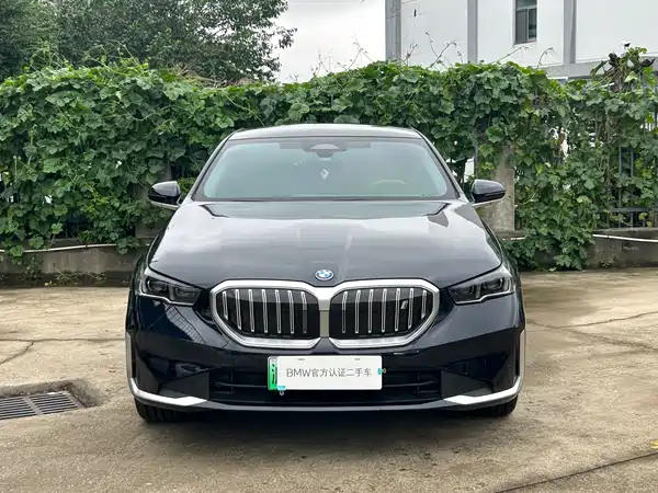 BMW i5 2025