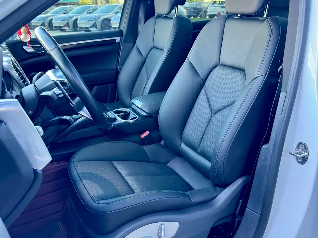 Porsche Cayenne 2016 — фото 10