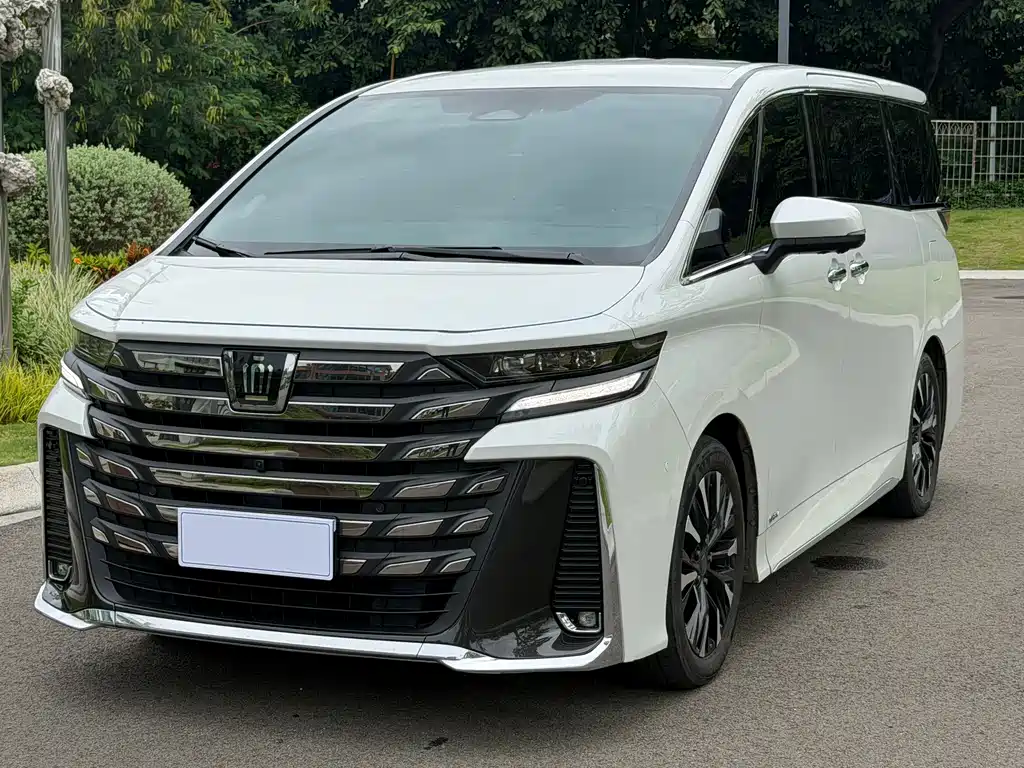 Toyota Vellfire 2024 — фото 1