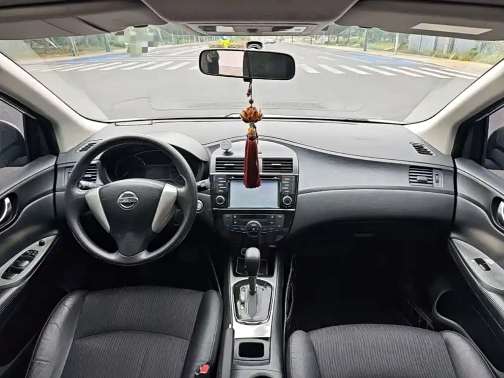 Nissan Tiida 2016 — фото 10