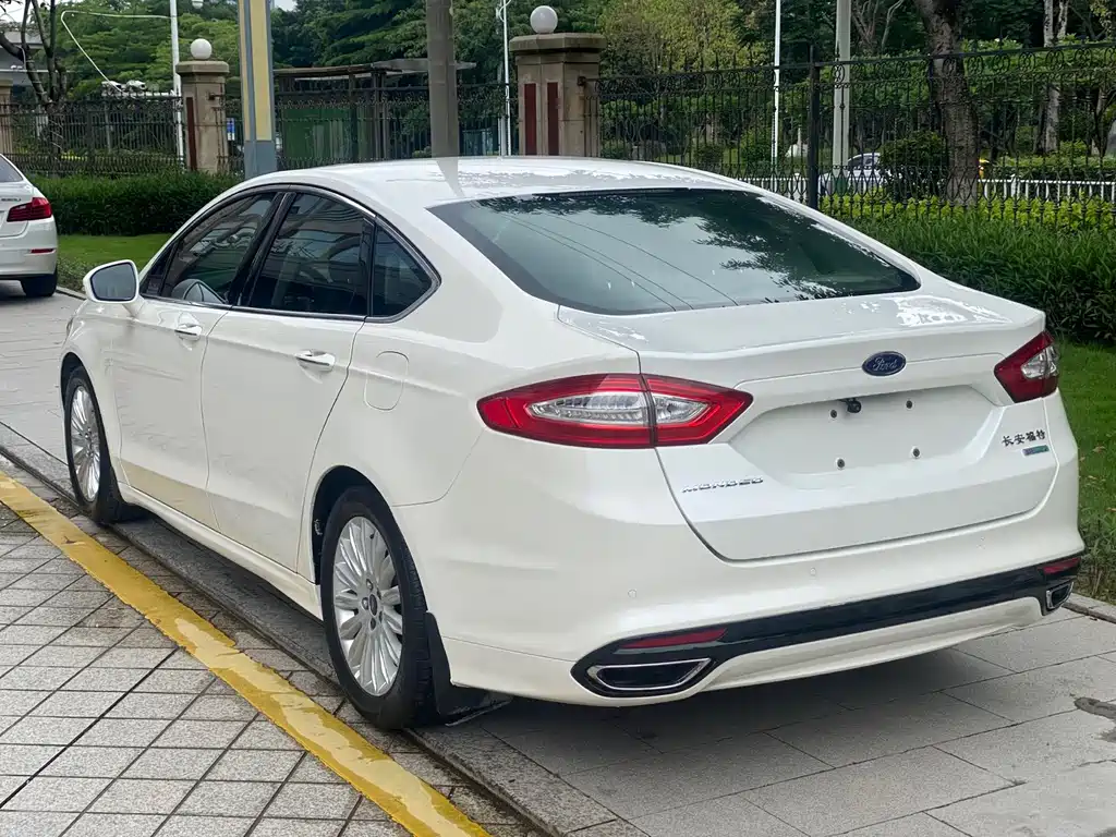 Ford Mondeo 2015 — фото 6
