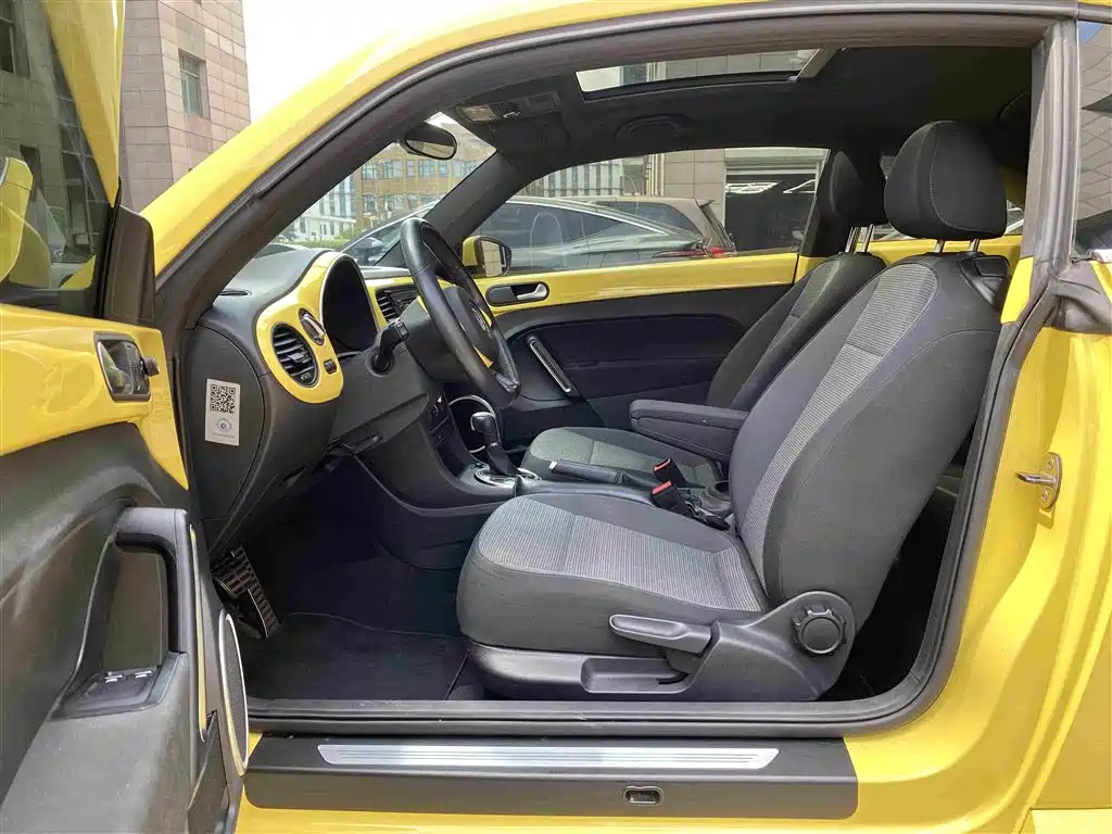 Volkswagen Beetle 2015 — фото 11
