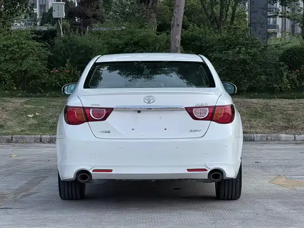 Toyota Reiz 2010