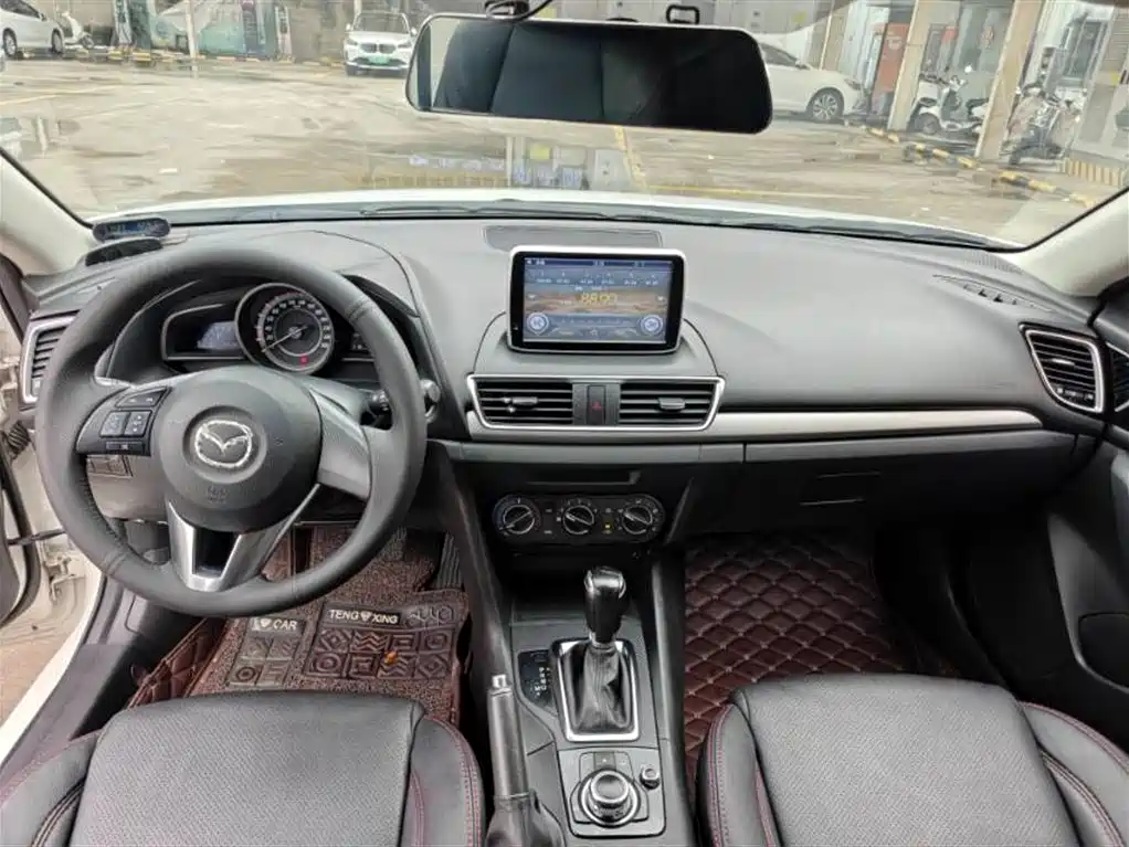 Mazda 3 Axela 2015