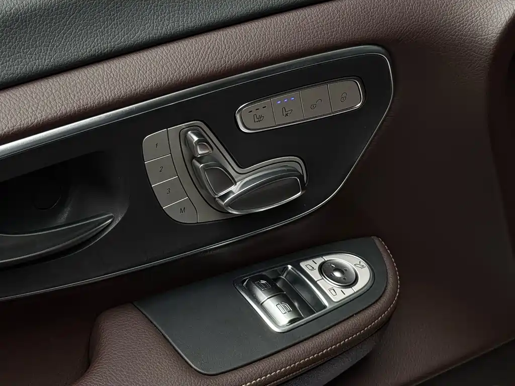 Mercedes-Benz V-Class 2023 — фото 14