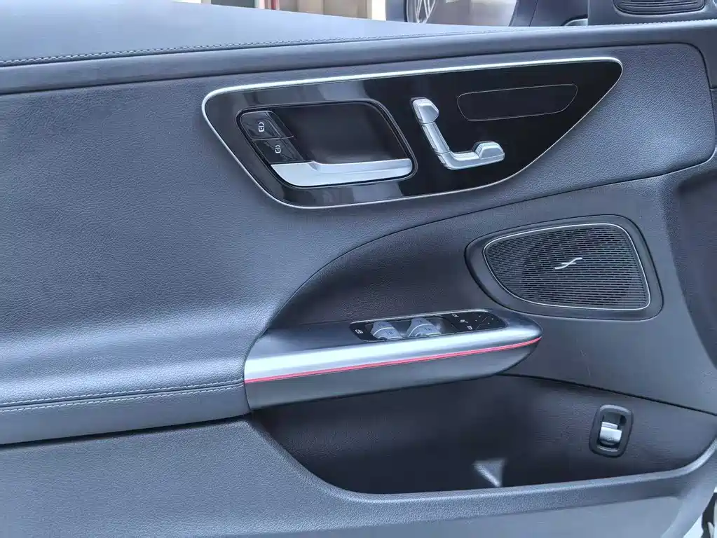 Mercedes-Benz C-Class 2023 — фото 16