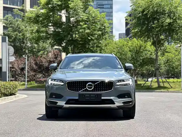 Volvo V90 2022